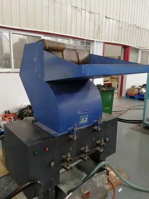 Máy phụ trợ nghiền nhựa XC-GP300