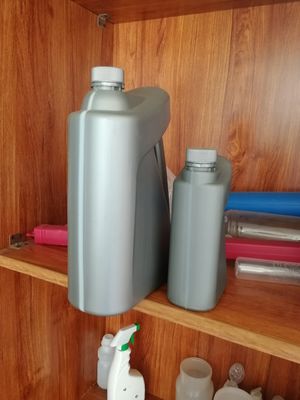 Máy thổi khuôn Jerry có thể thổi 5000ml Dán nhãn tự động